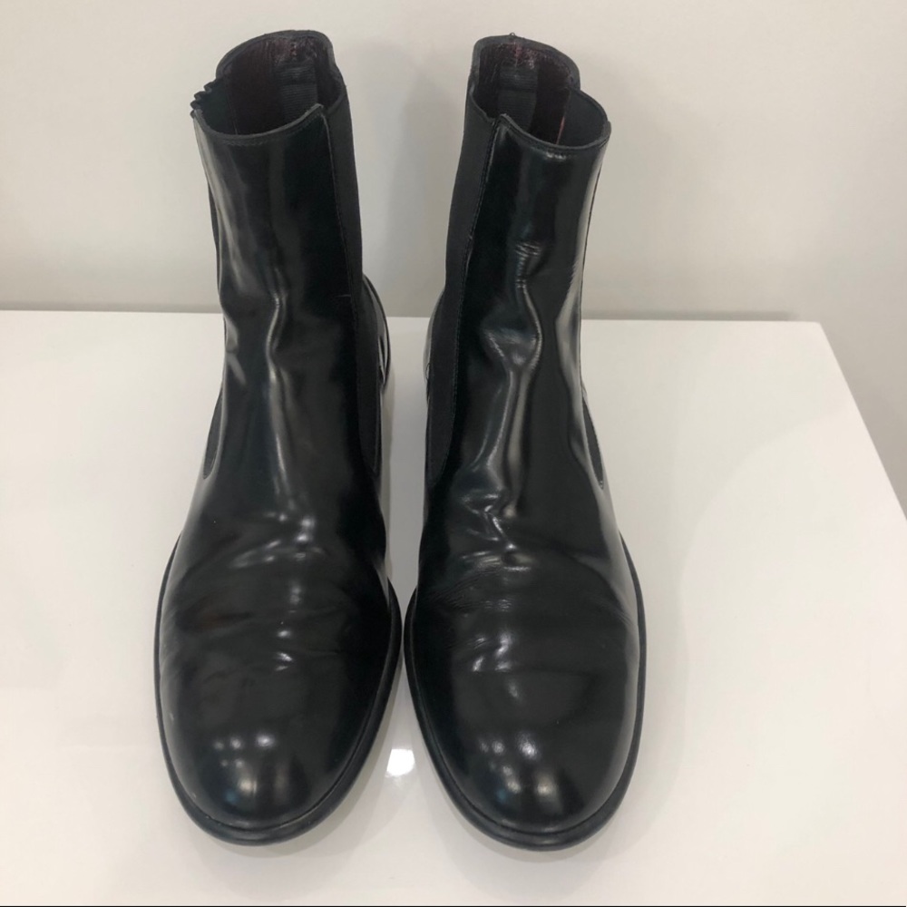 Designer black boot by TOD’S.